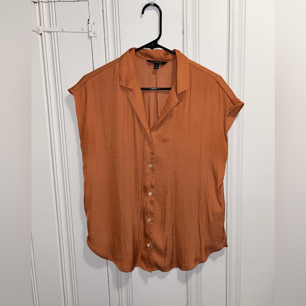 Banana Republic Button-up top